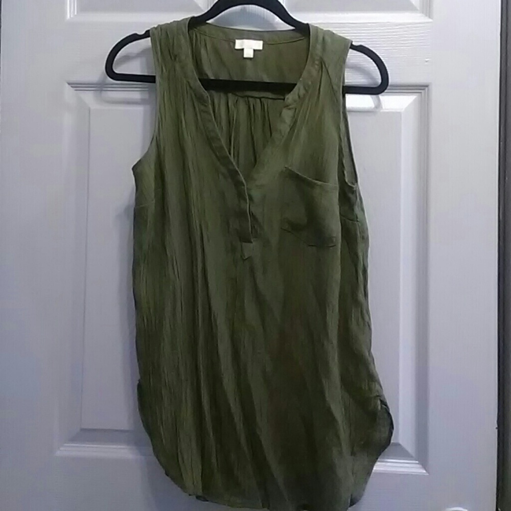 Charming Charlie Sleeveless Crepe Blouse